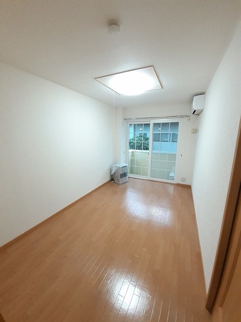 シャン・インテリオーネ